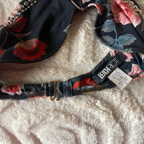 Beach riot size small bathing suit top - Picture 2 of 5
